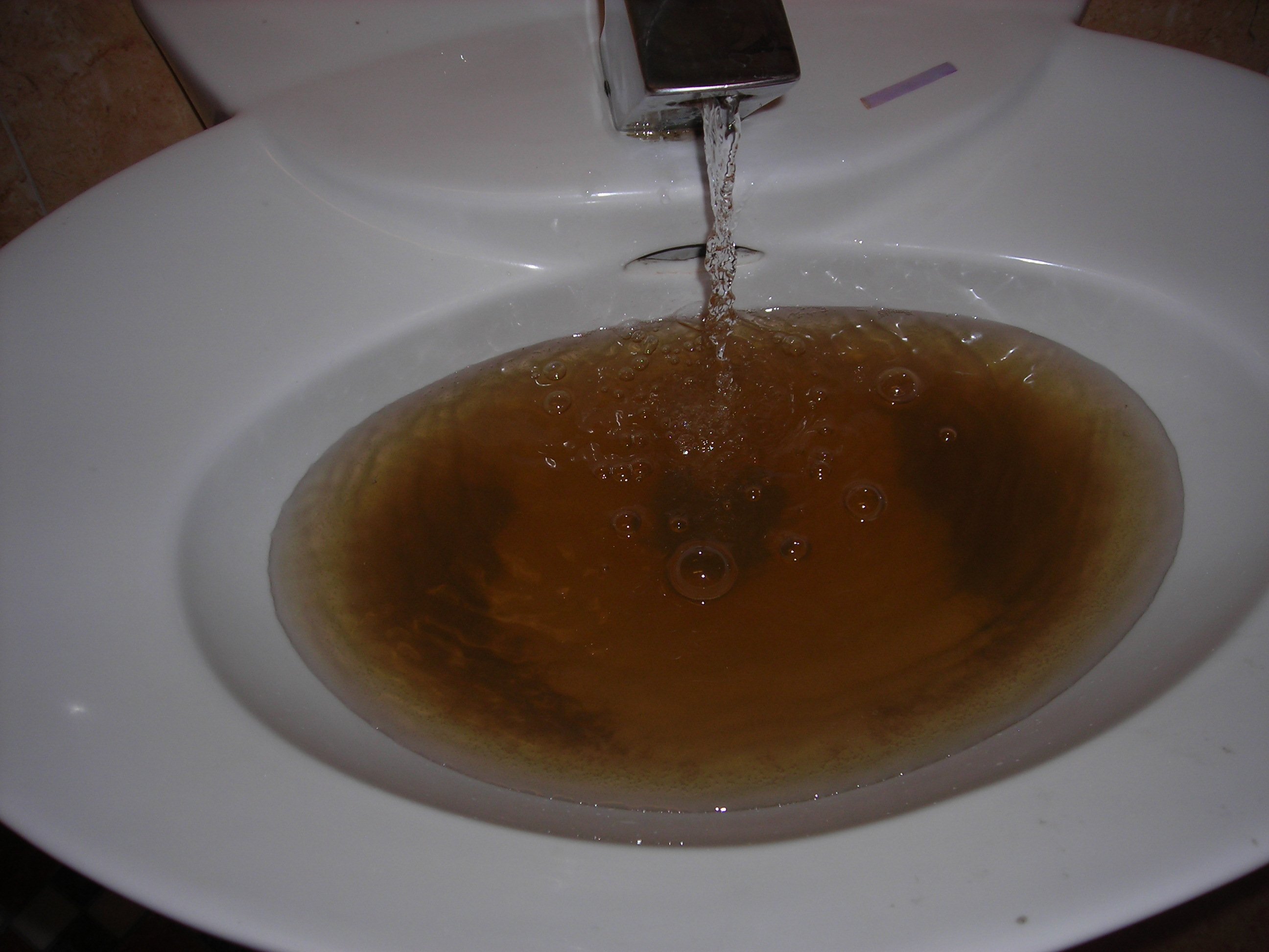 自來(lái)水發(fā)黃